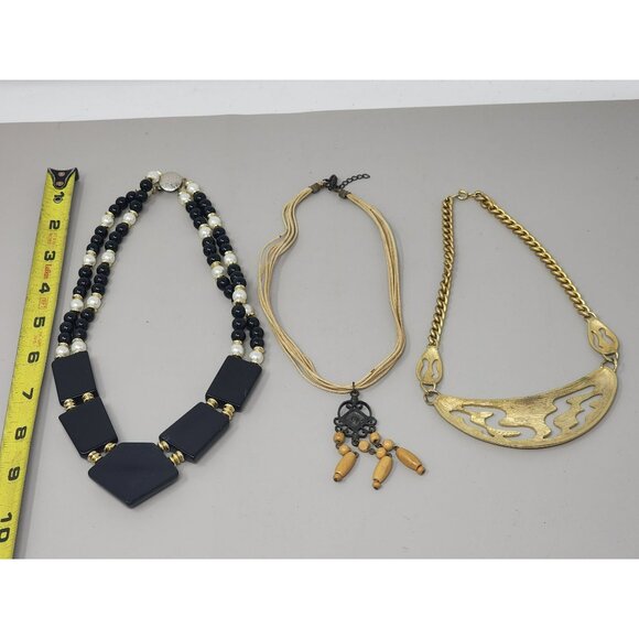 Lot of 3 Vintage Necklaces Gold Necklace/Black Lucite/Beaded‎ Necklaces - Picture 6 of 12